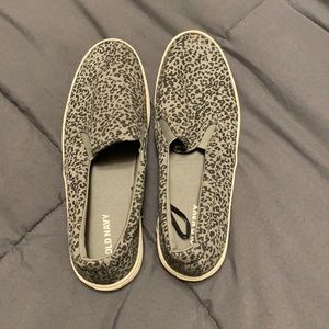 Old navy slide on - never worn